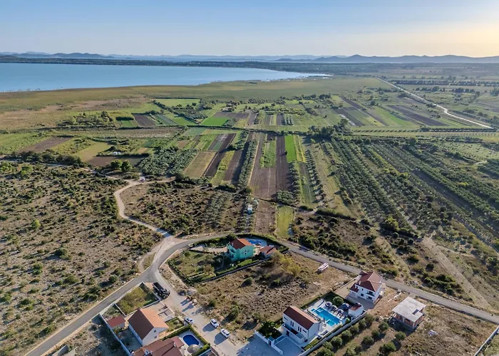 Vila Lara *
