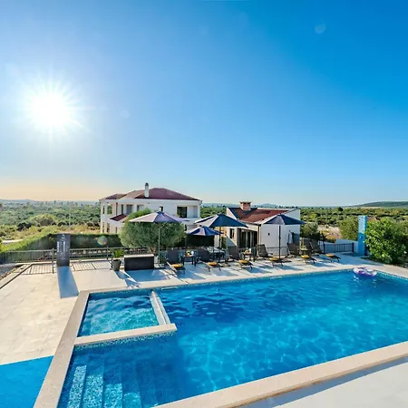 Villa Lara Vrana *