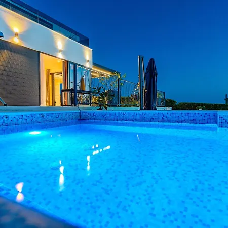 Villa Lara Vrana *