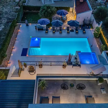 Villa Lara Vrana *