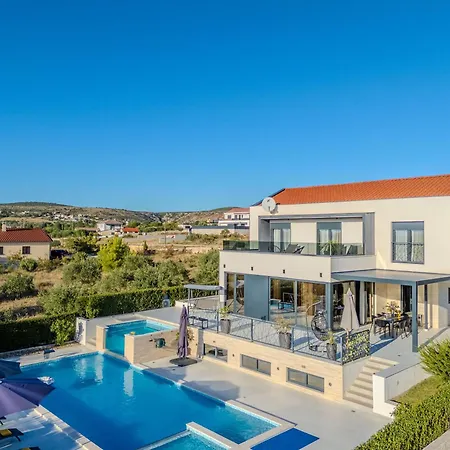 Lara Vrana Villa