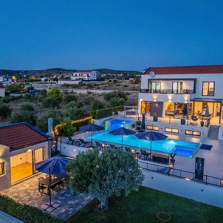 Lara Vrana Villa *